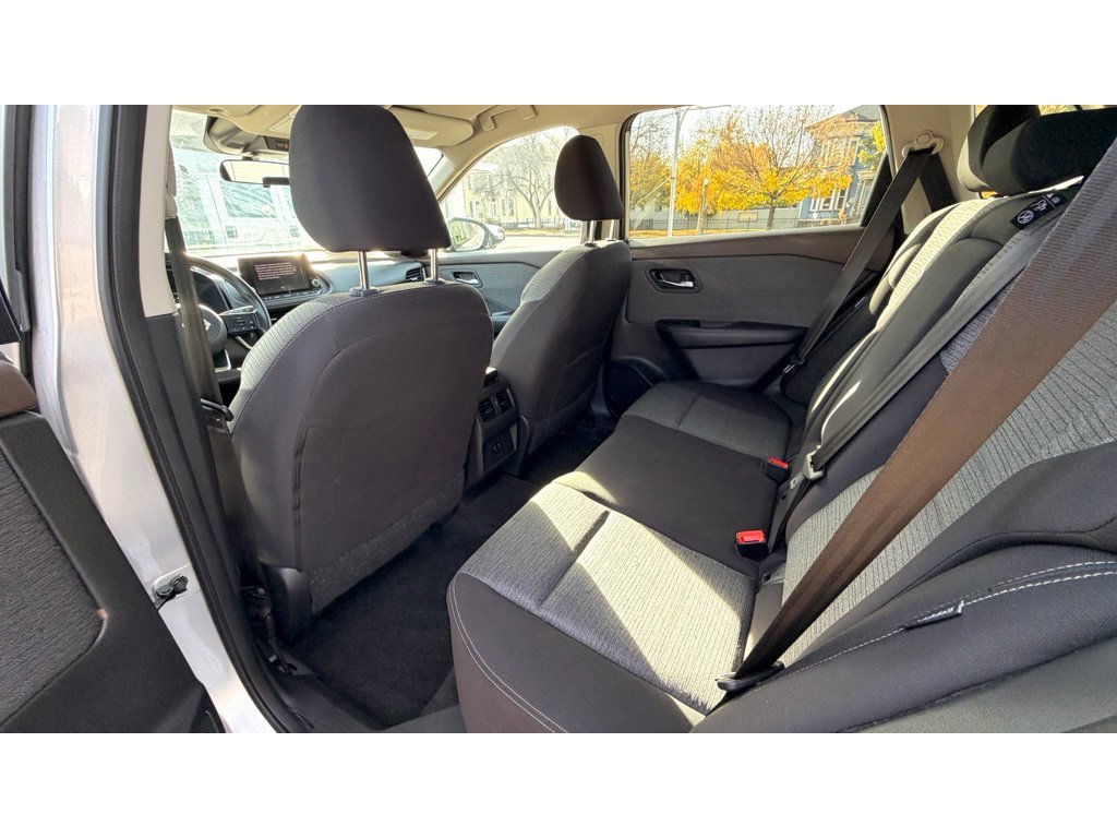 Used 2023 Nissan Rogue SV AWD/4WD image 18