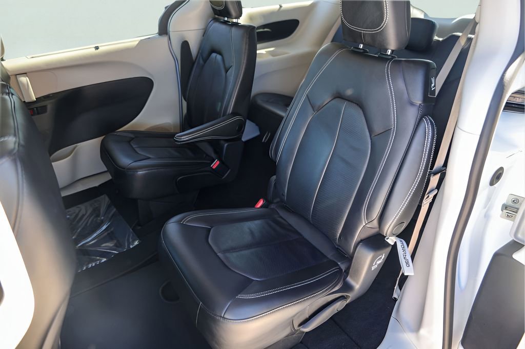 Used 2022 Chrysler Pacifica Touring-L image 28