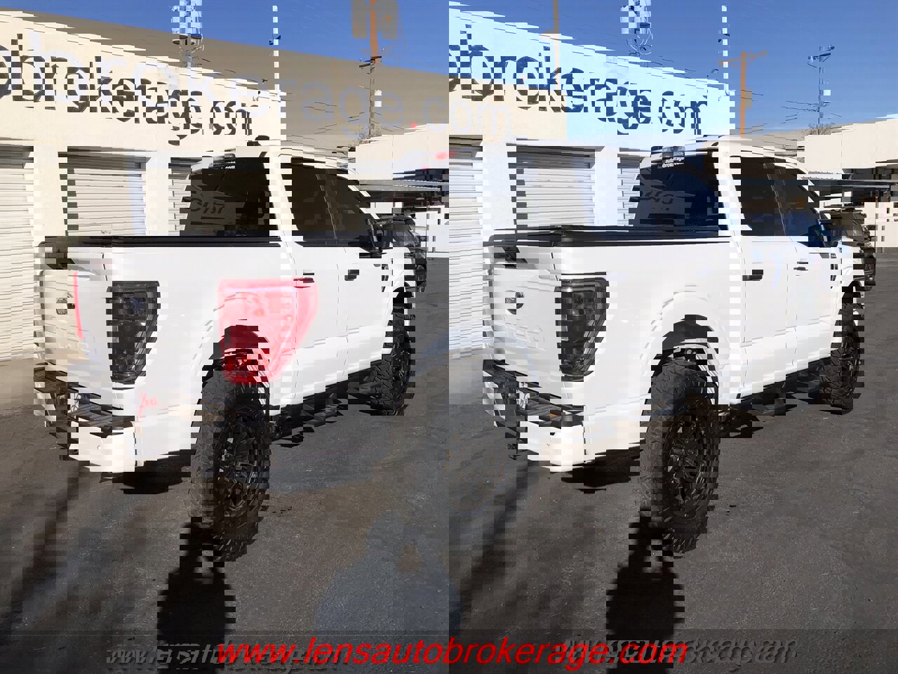 Used 2023 Ford F150 XLT w/ Trailer Tow Package image 8