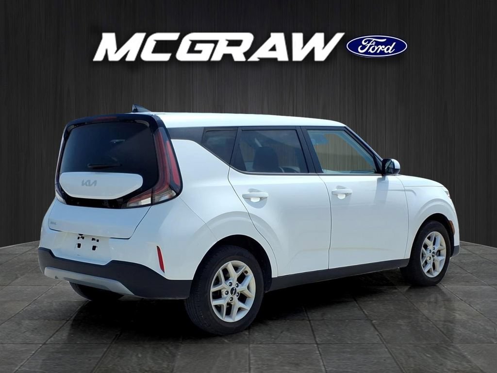 Used 2024 Kia Soul LX w/ Option Group 015 FWD image 5