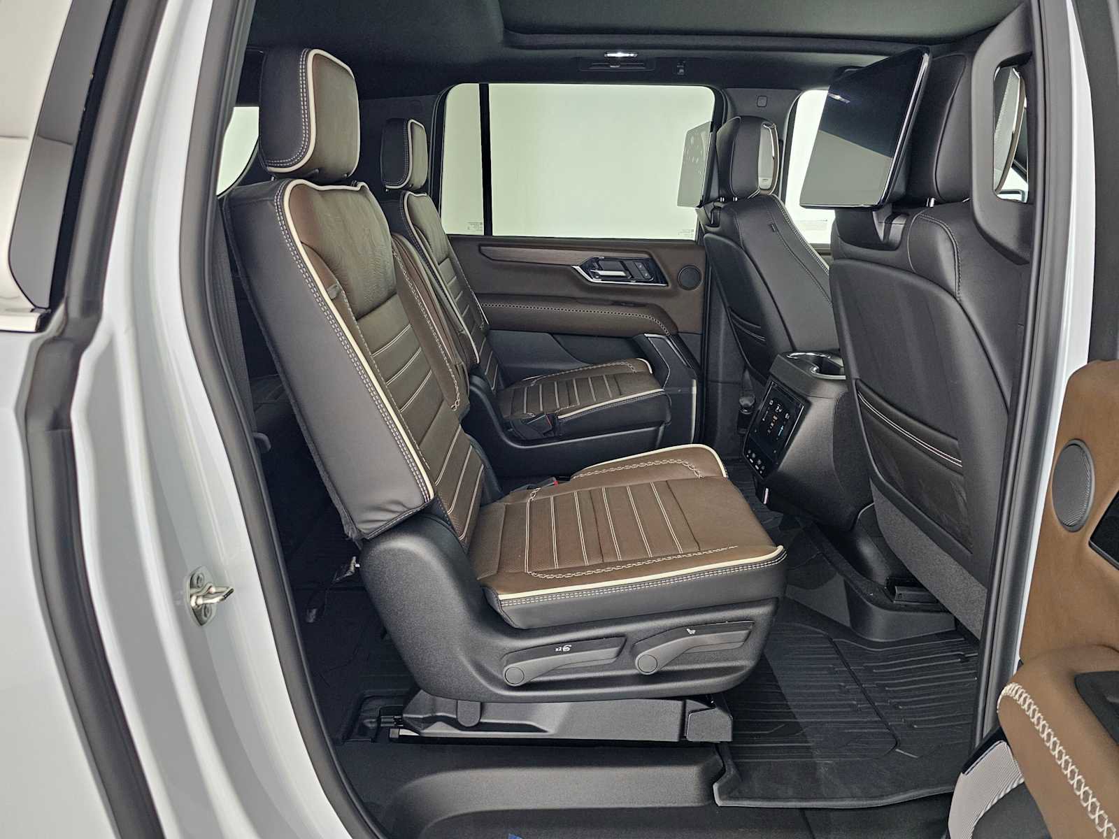 New 2026 GMC Yukon XL Denali Ultimate w/ LPO, Illumination Package image 12