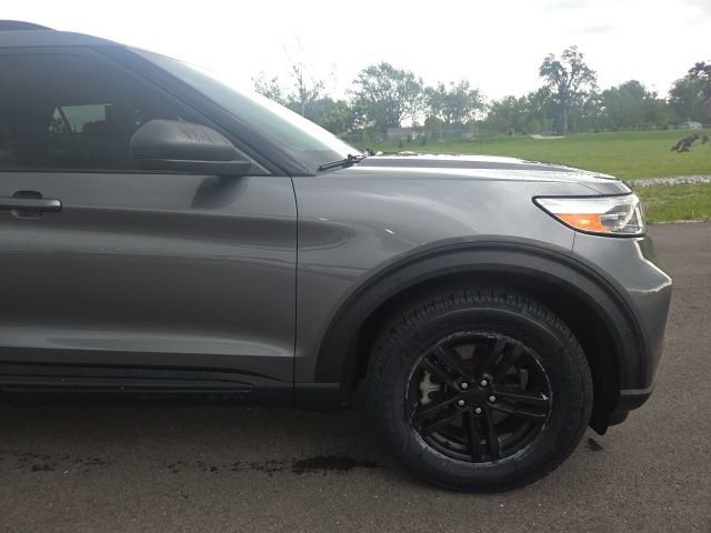 Used 2023 Ford Explorer XLT AWD/4WD image 4