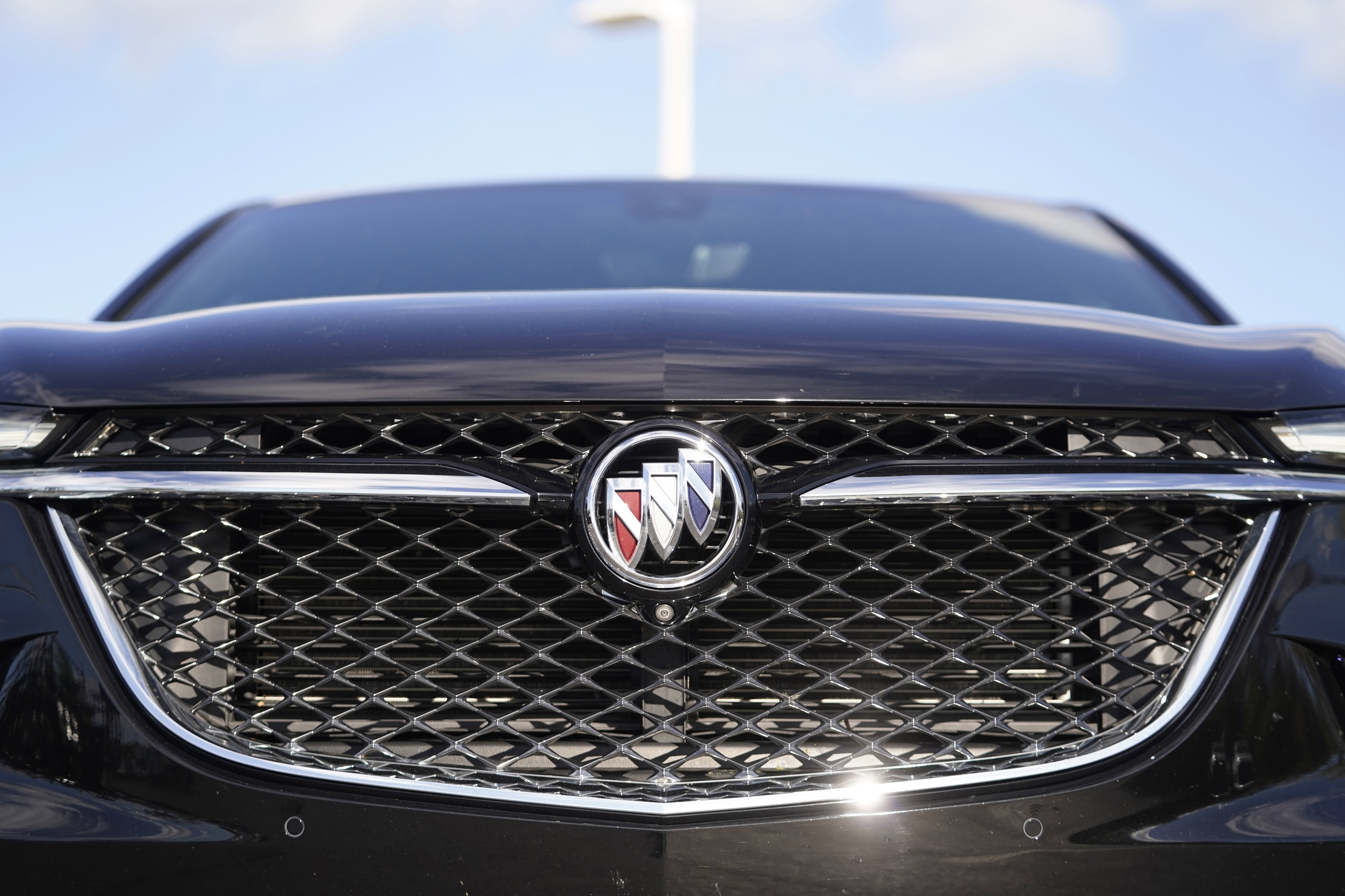 Used 2024 Buick Enclave Avenir w/ Avenir Technology Package image 35