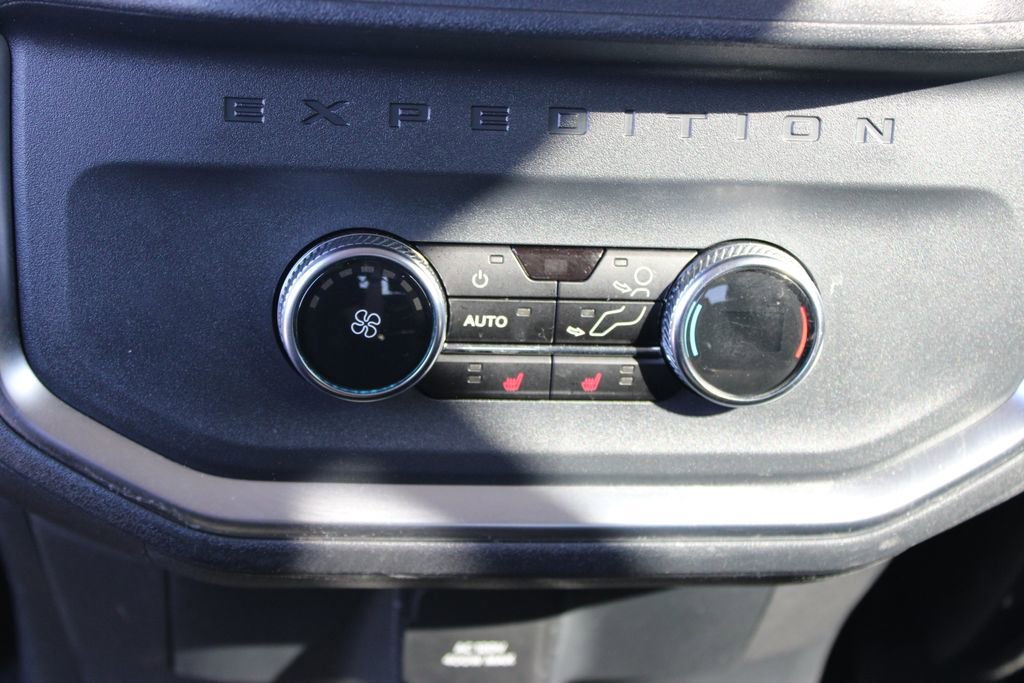 Used 2025 Ford Expedition Platinum image 32