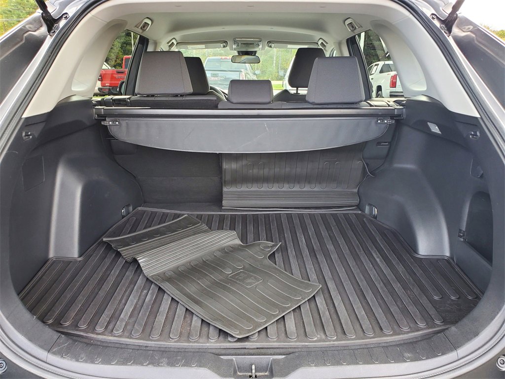 Used 2021 Toyota RAV4 XLE image 32