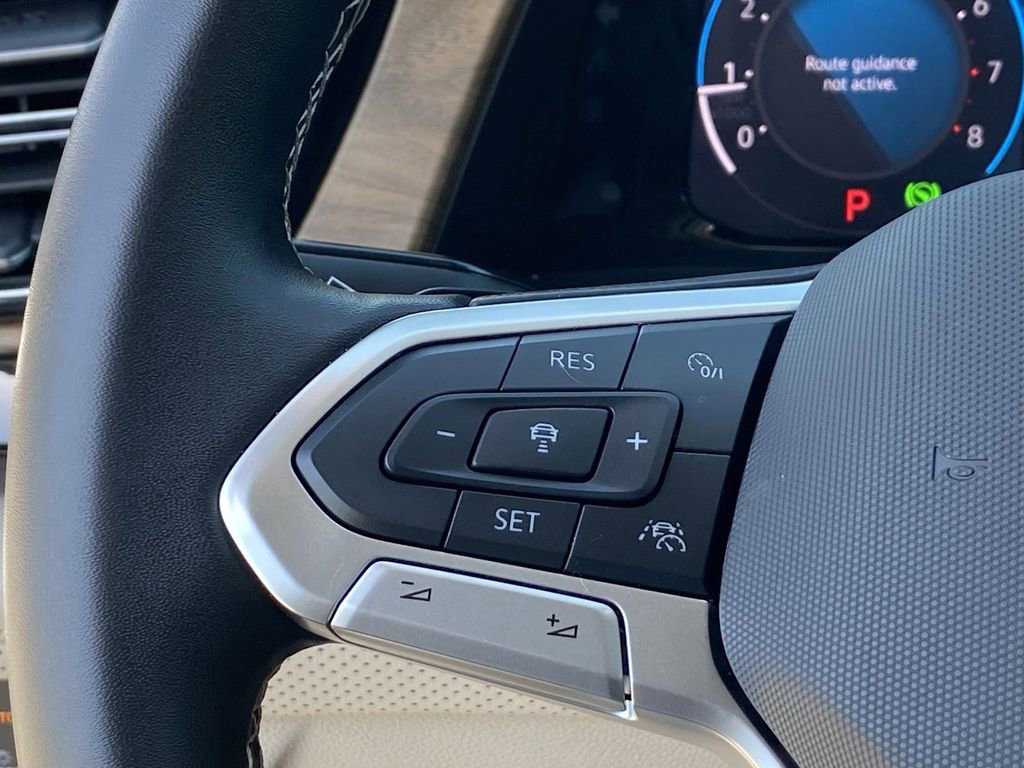 Used 2025 Volkswagen Atlas SE image 27