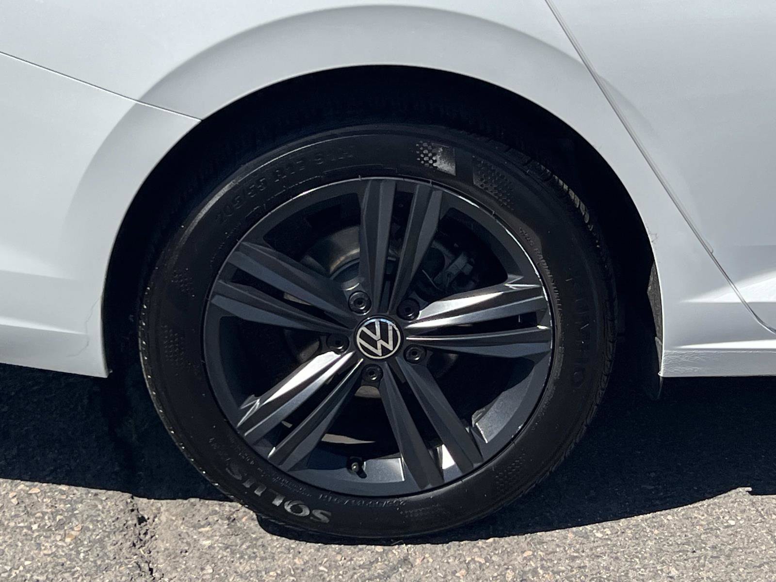 Used 2024 Volkswagen Jetta SE w/ Panoramic Sunroof Package image 27