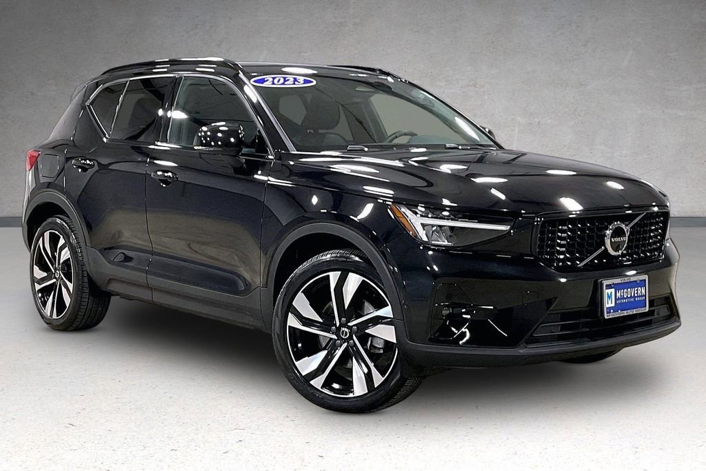 Certified 2023 Volvo XC40 B5 Plus w/ Protection Package Premier AWD/4WD image 3