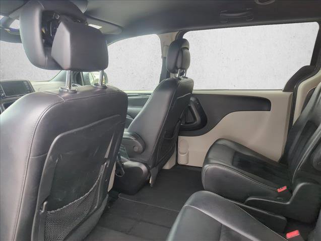 Used 2018 Dodge Grand Caravan SXT image 13