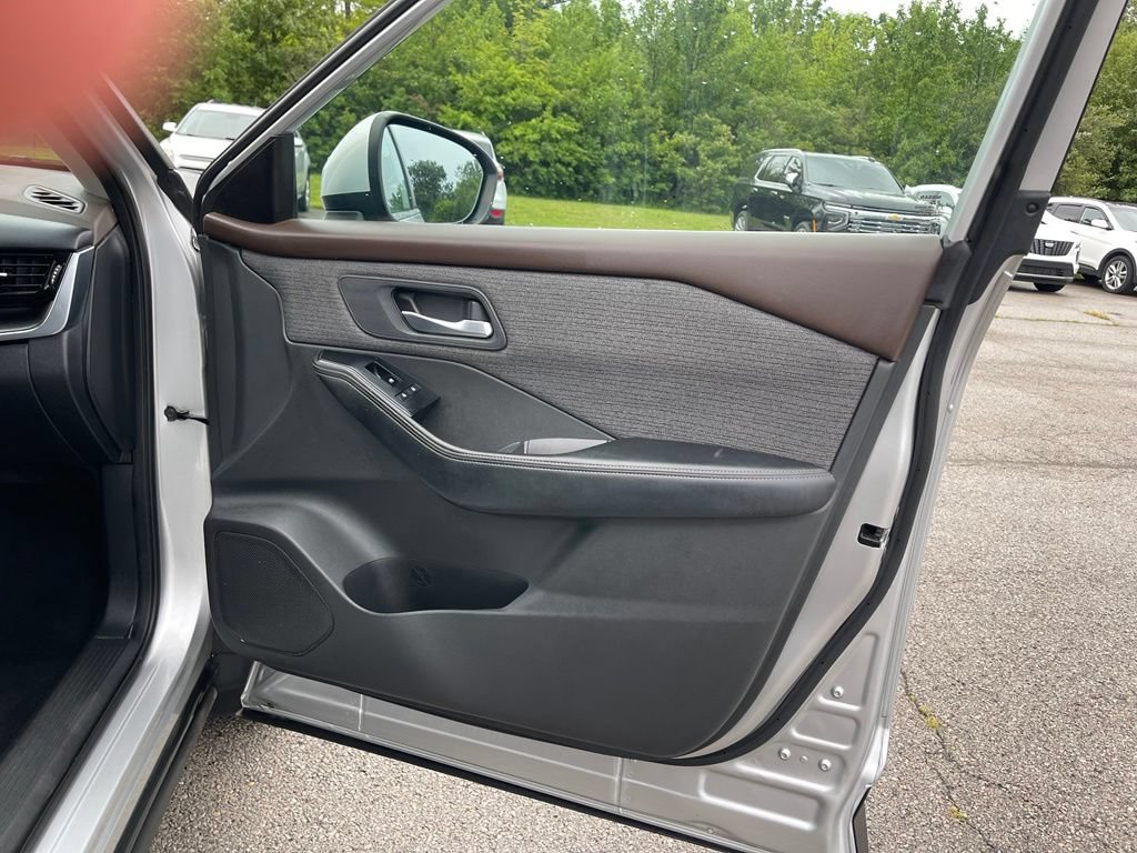 Used 2022 Nissan Rogue SV AWD/4WD image 20