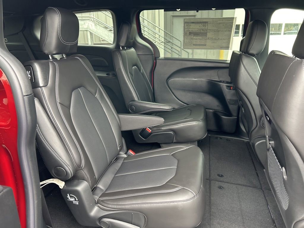 New 2026 Chrysler Pacifica Select image 38