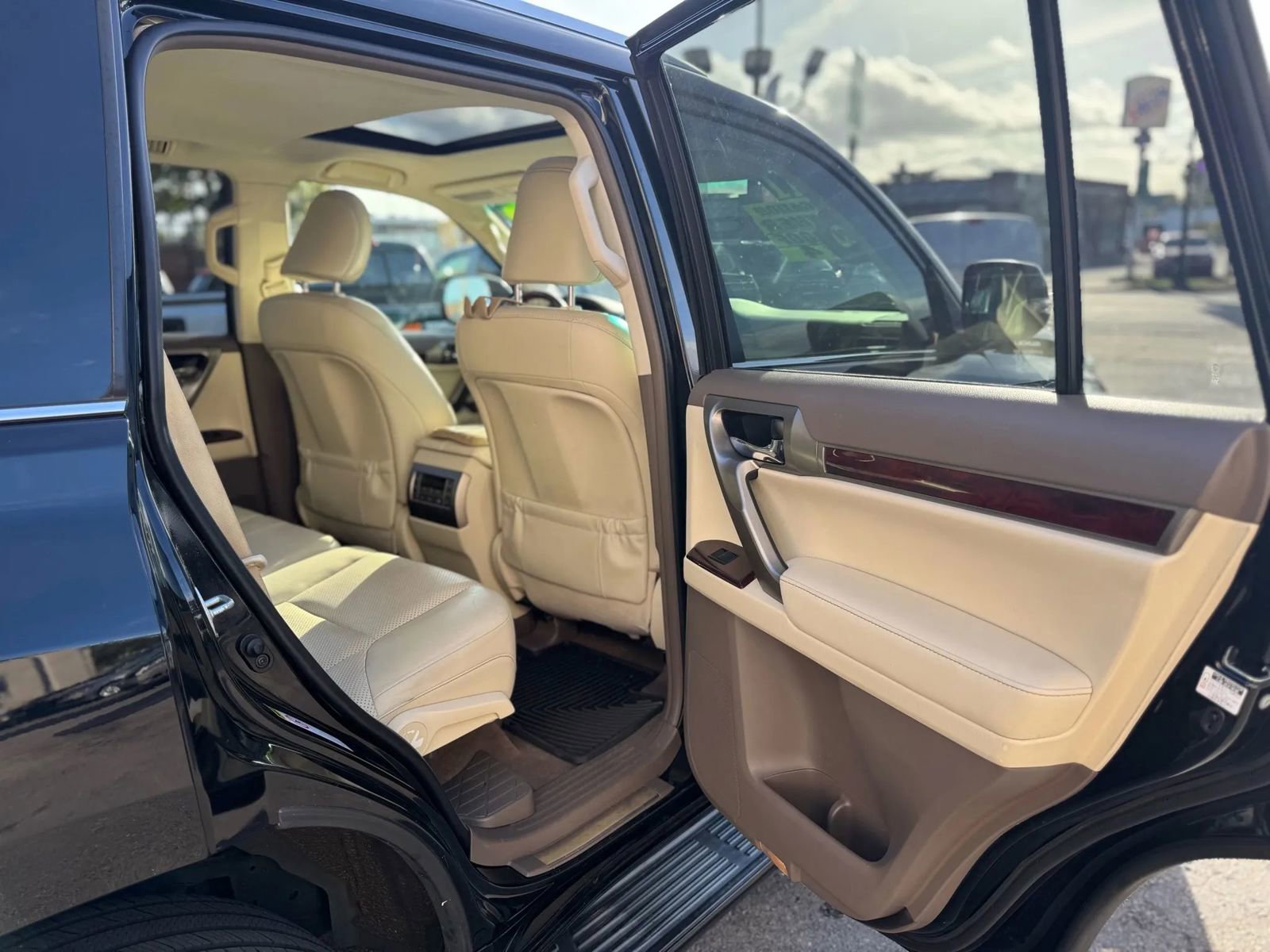 Used 2011 Lexus GX 460 image 11