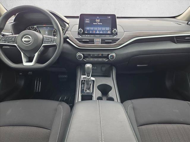 Used 2025 Nissan Altima 2.5 SV FWD image 16