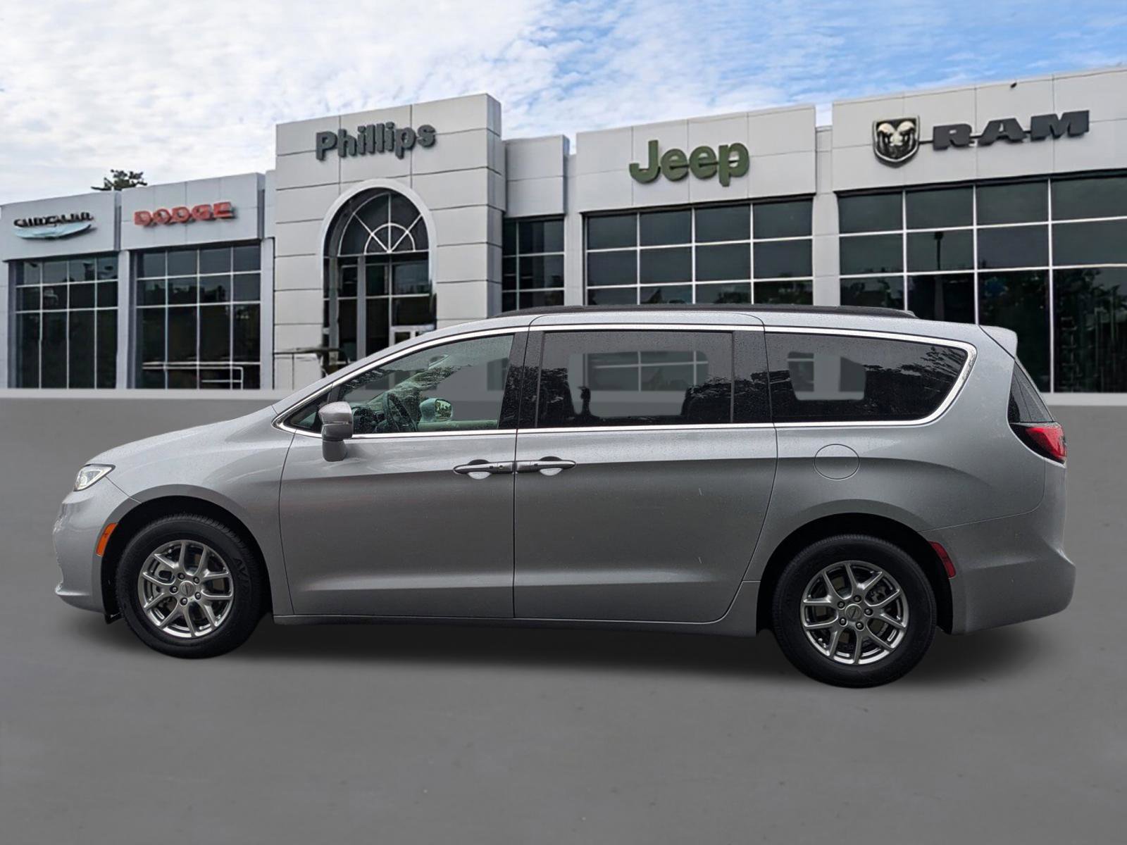 Used 2021 Chrysler Pacifica Touring image 6
