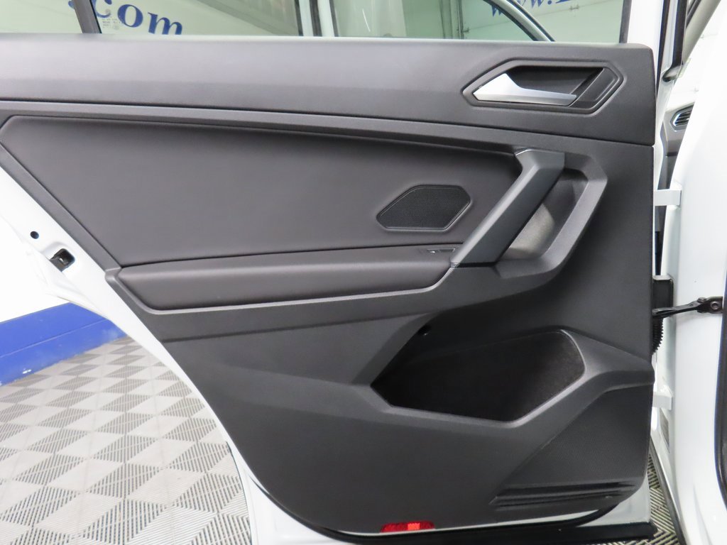 Used 2019 Volkswagen Tiguan SE image 45