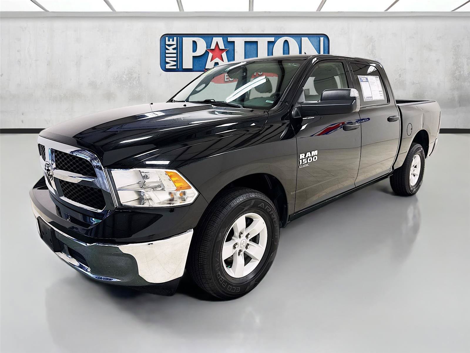 Used 2023 RAM 1500 Classic SLT w/ Trailer & Traction Group AWD/4WD image 3