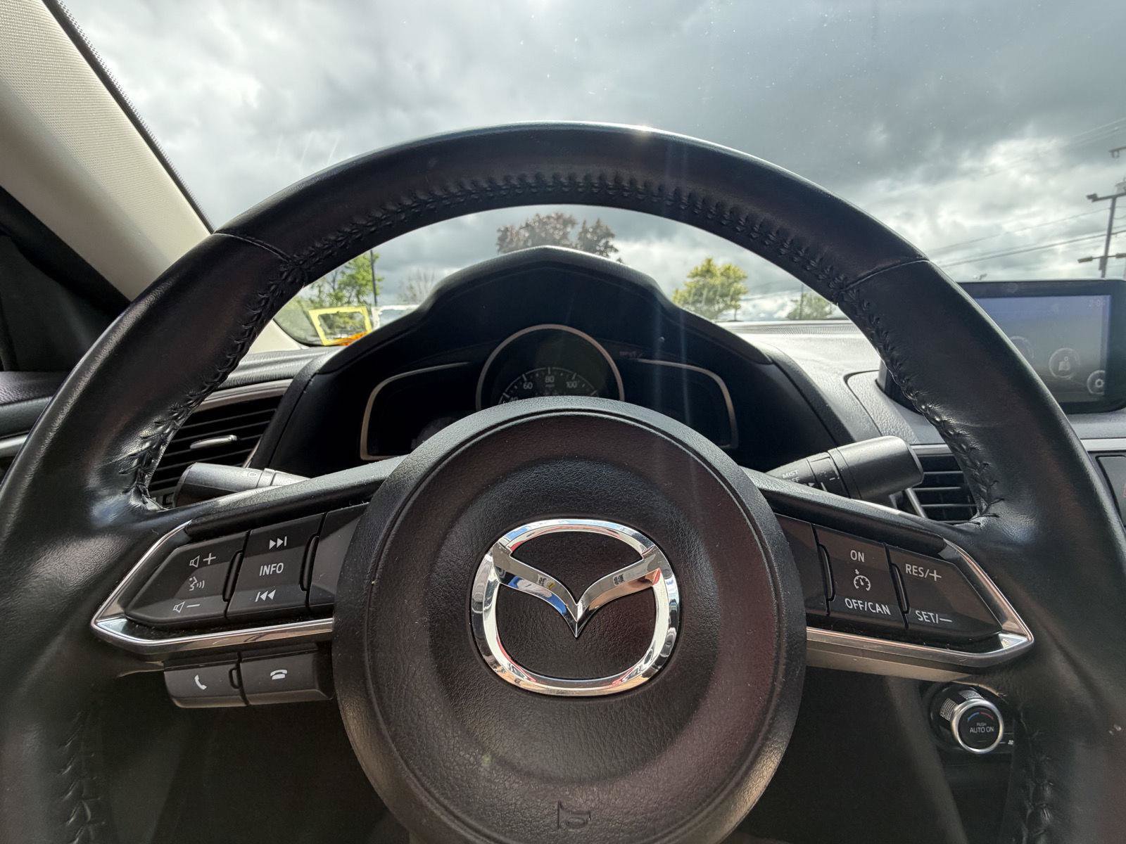 Used 2018 MAZDA MAZDA3 Touring FWD image 16