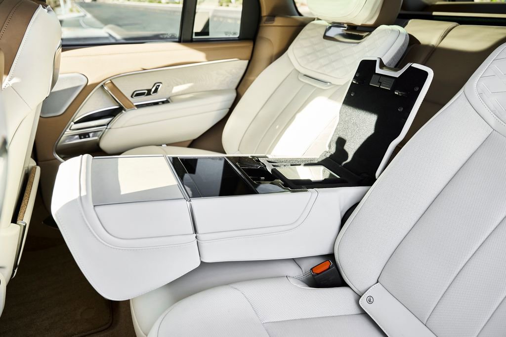 Used 2024 Land Rover Range Rover SV AWD/4WD image 49