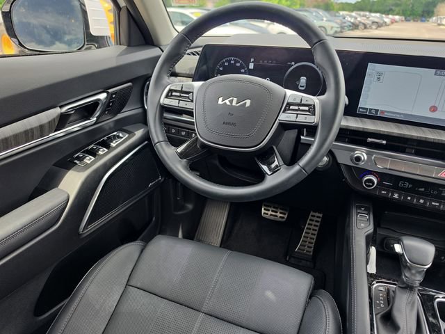 Certified 2025 Kia Telluride SX w/ SX Captain's Chair Package FWD image 9