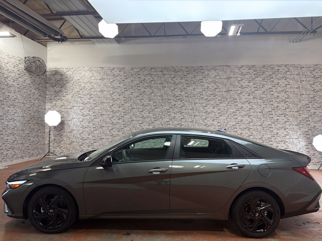 Certified 2026 Hyundai Elantra Sport FWD image 4