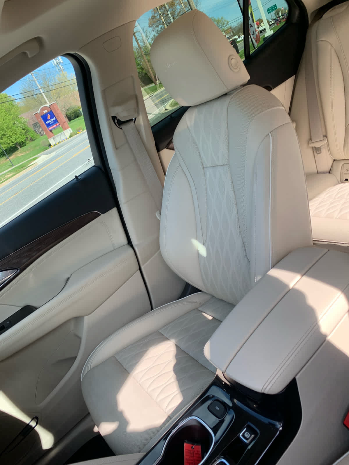 Used 2023 Buick Envision Avenir AWD/4WD image 21