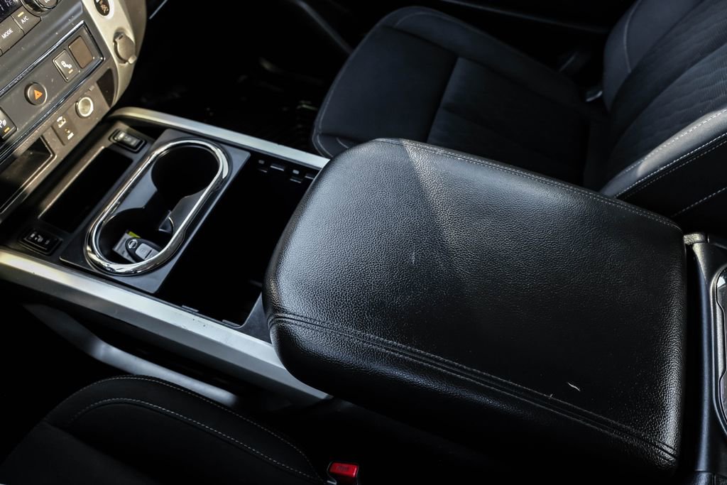 Used 2017 Nissan Titan SV image 22