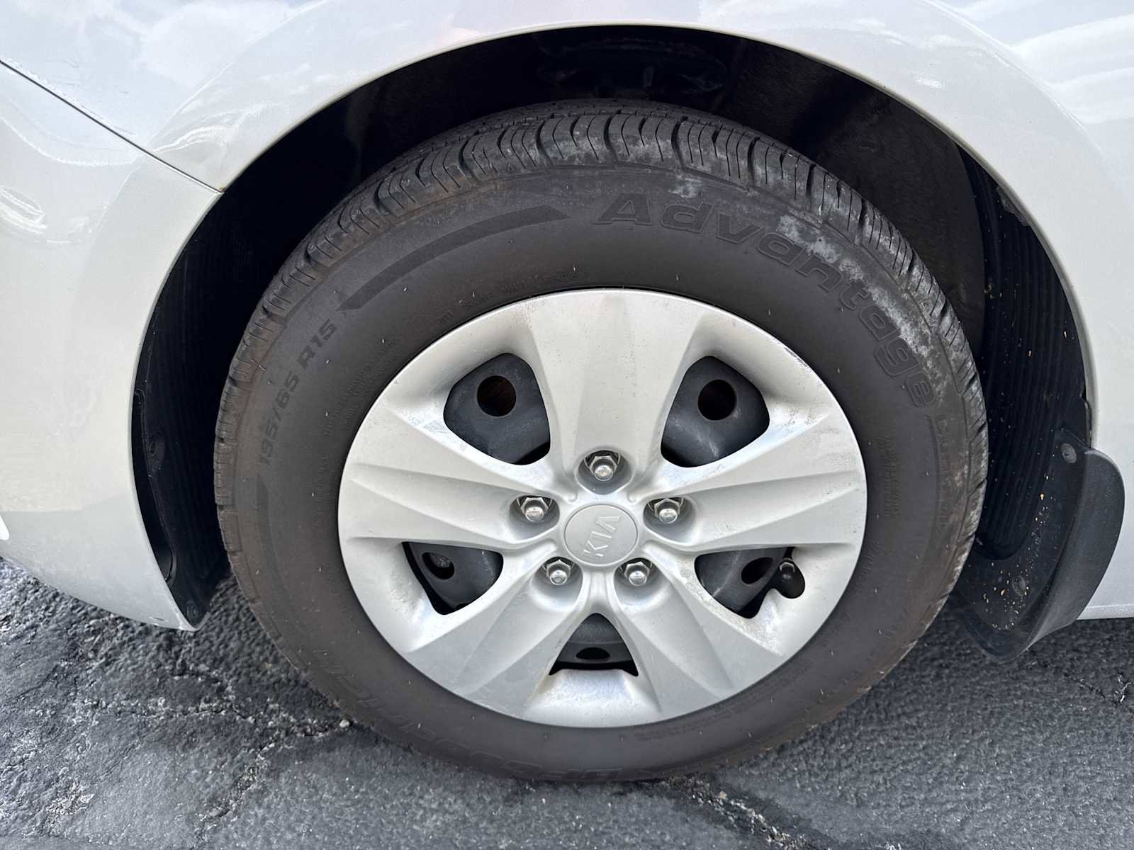 Used 2017 Kia Forte LX FWD image 17