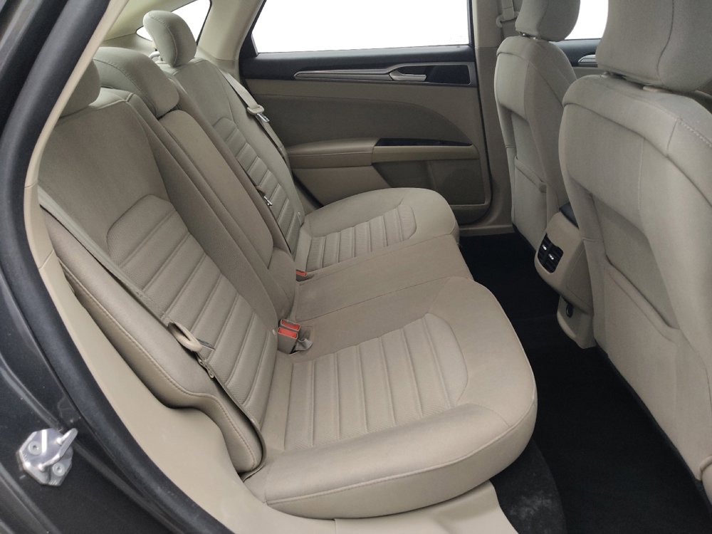 Used 2019 Ford Fusion SE FWD image 19