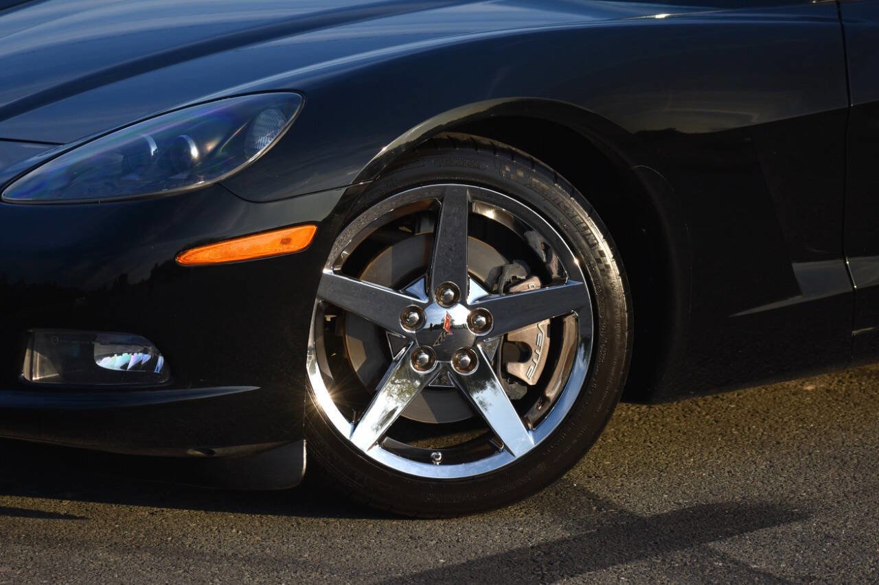 Used 2007 Chevrolet Corvette Base 2dr Coupe w/ Preferred Equipment Group image 11