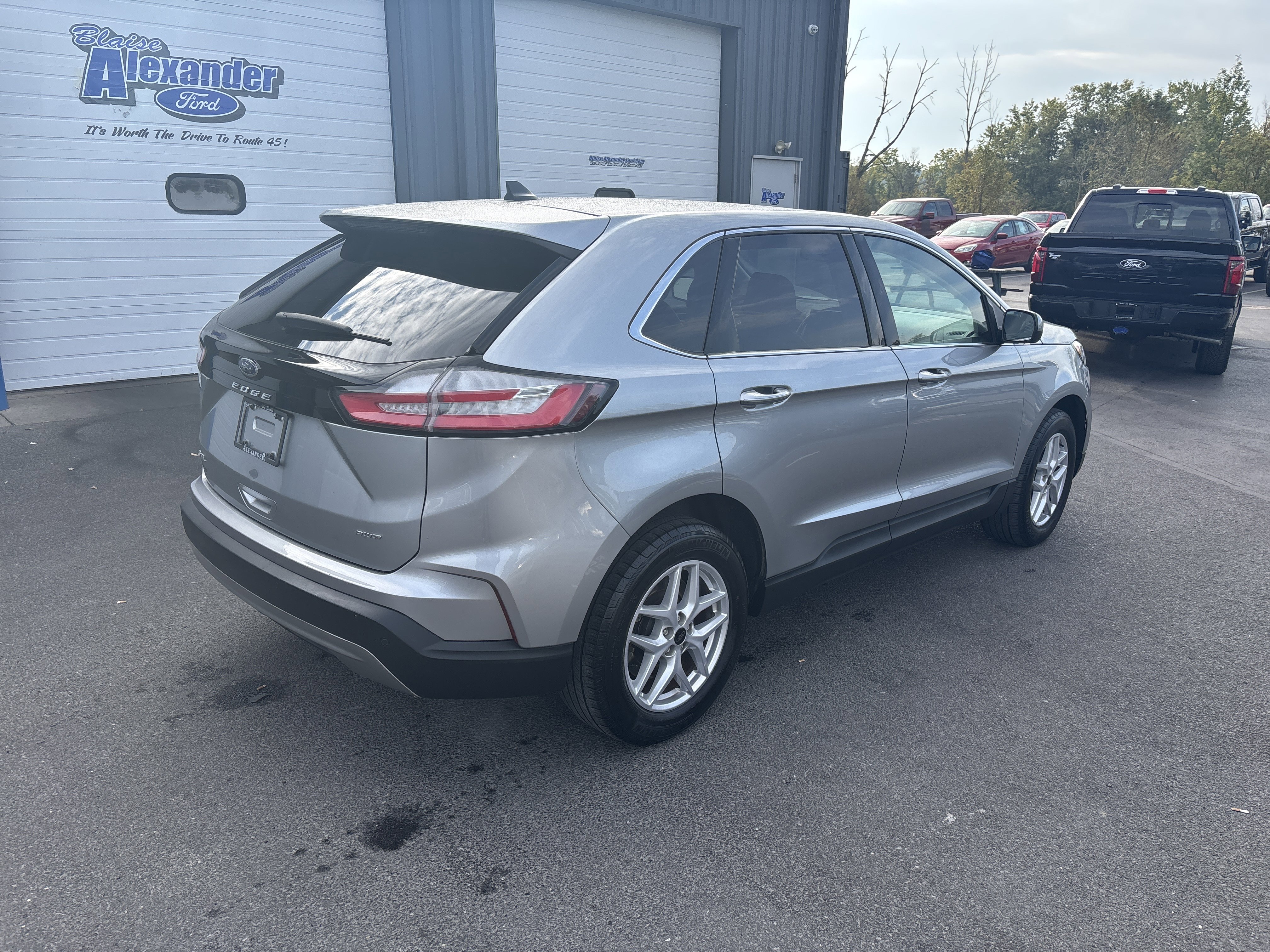 Used 2024 Ford Edge SEL video 3