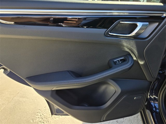 Used 2022 Porsche Macan image 38