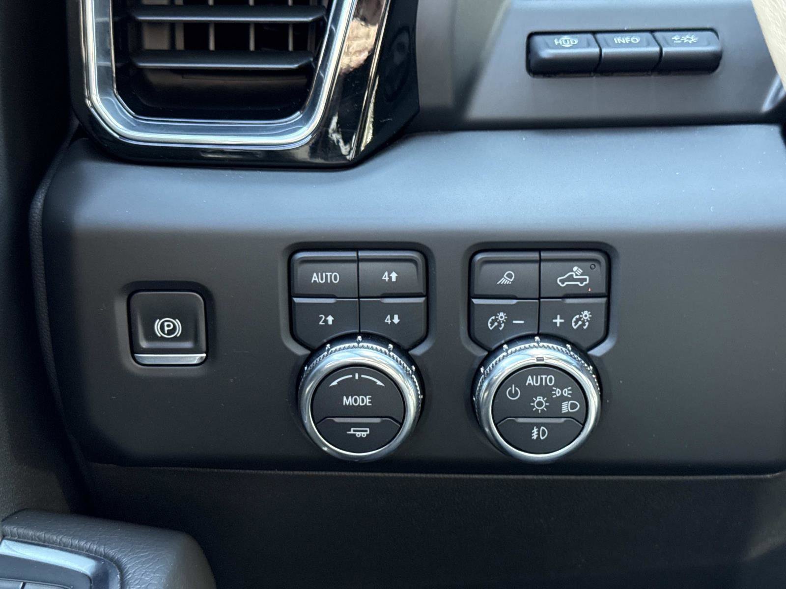 Used 2022 GMC Sierra 1500 Denali w/ Denali Reserve Package image 12