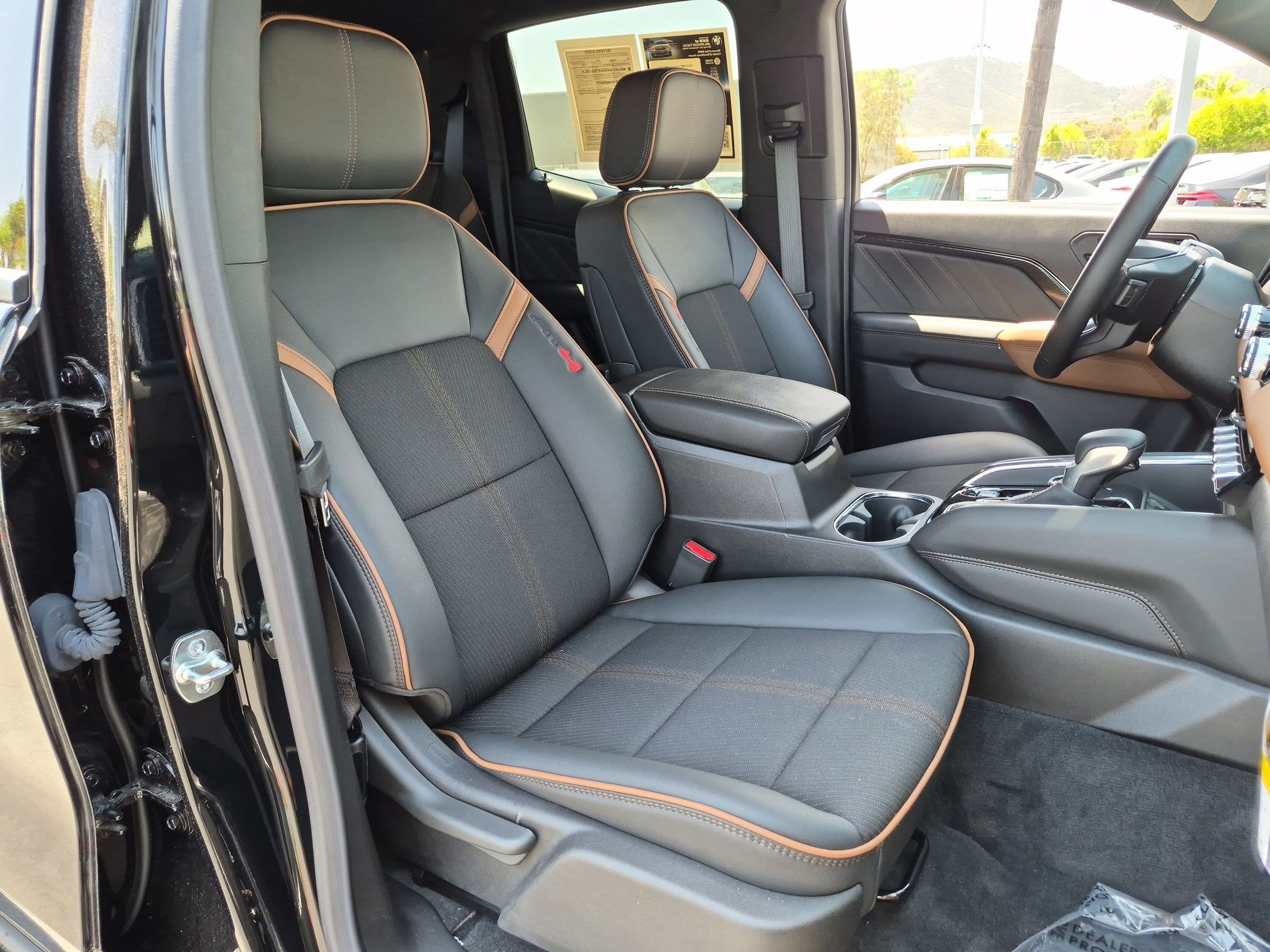 Used 2025 GMC Canyon AT4 w/ Nightfall Edition AWD/4WD image 32