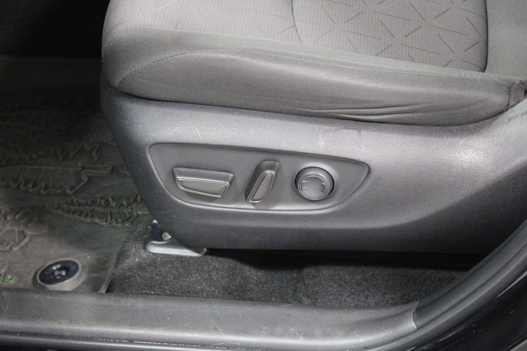 Used 2024 Toyota RAV4 AWD Hybrid image 19