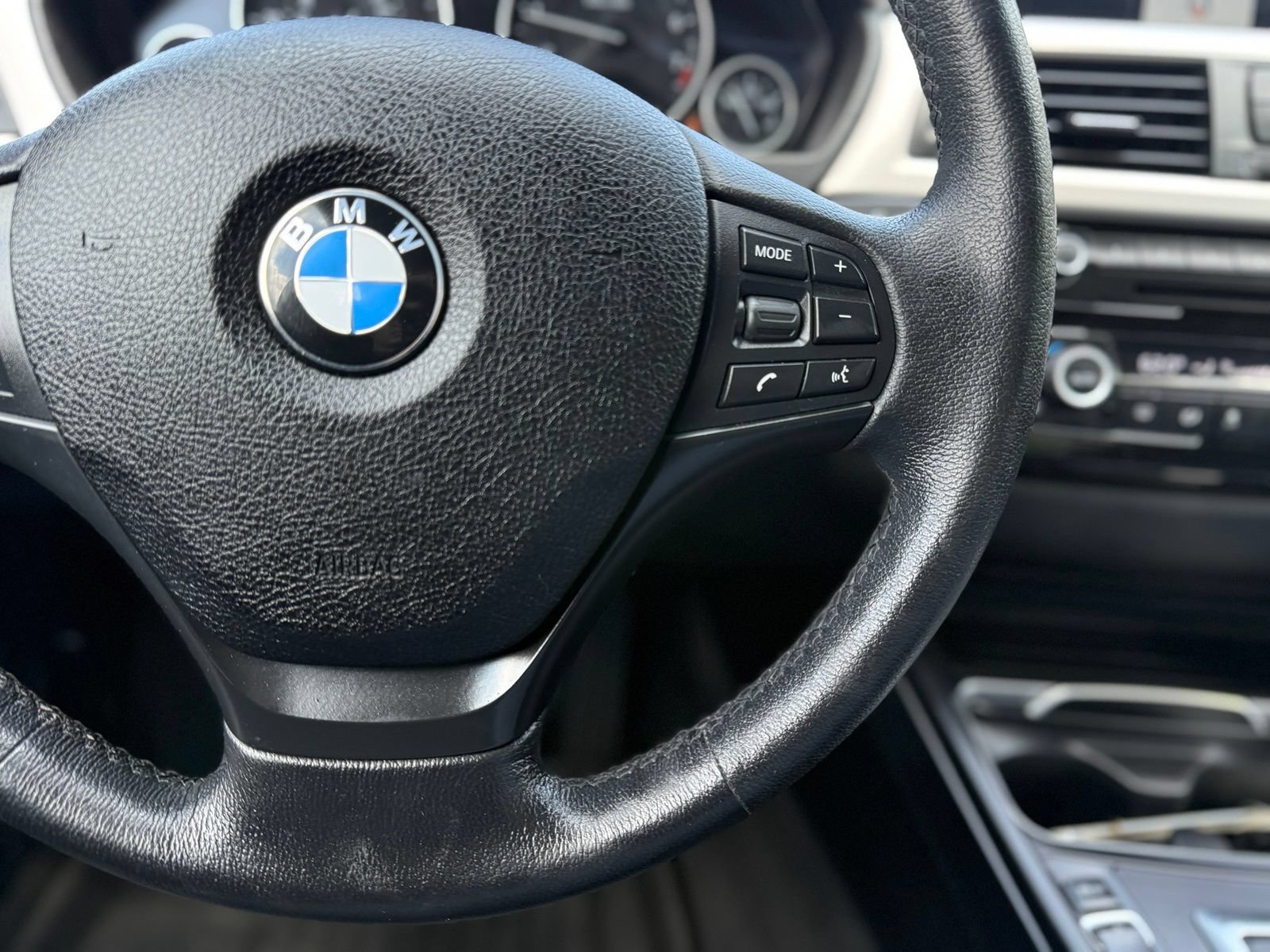 Used 2018 BMW 320i xDrive Sedan AWD/4WD image 27