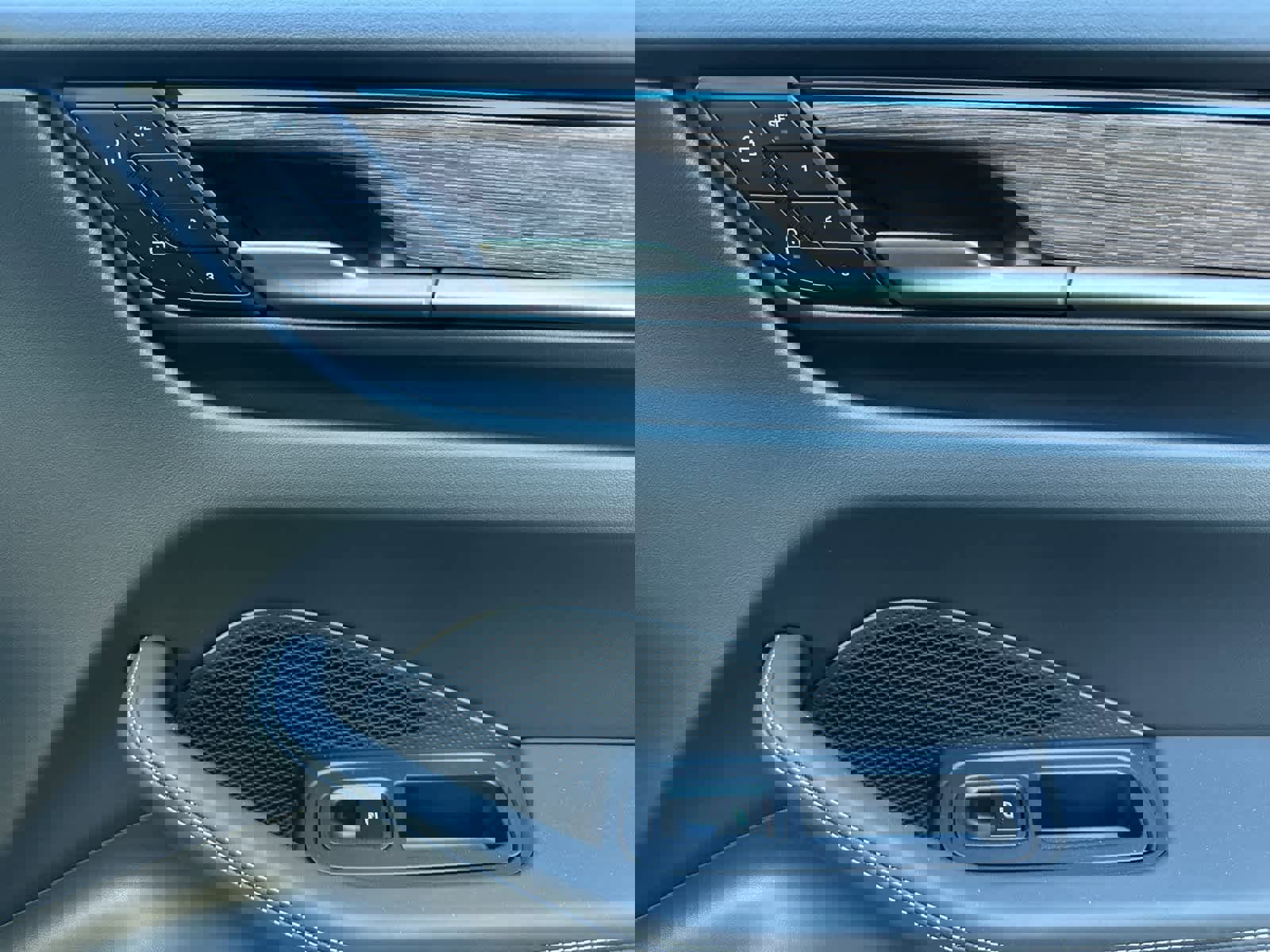 New 2025 Porsche Macan Turbo Electric image 19