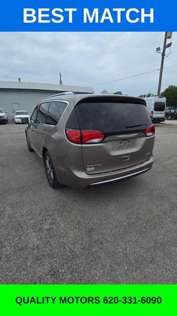 Used 2017 Chrysler Pacifica Limited FWD image 12