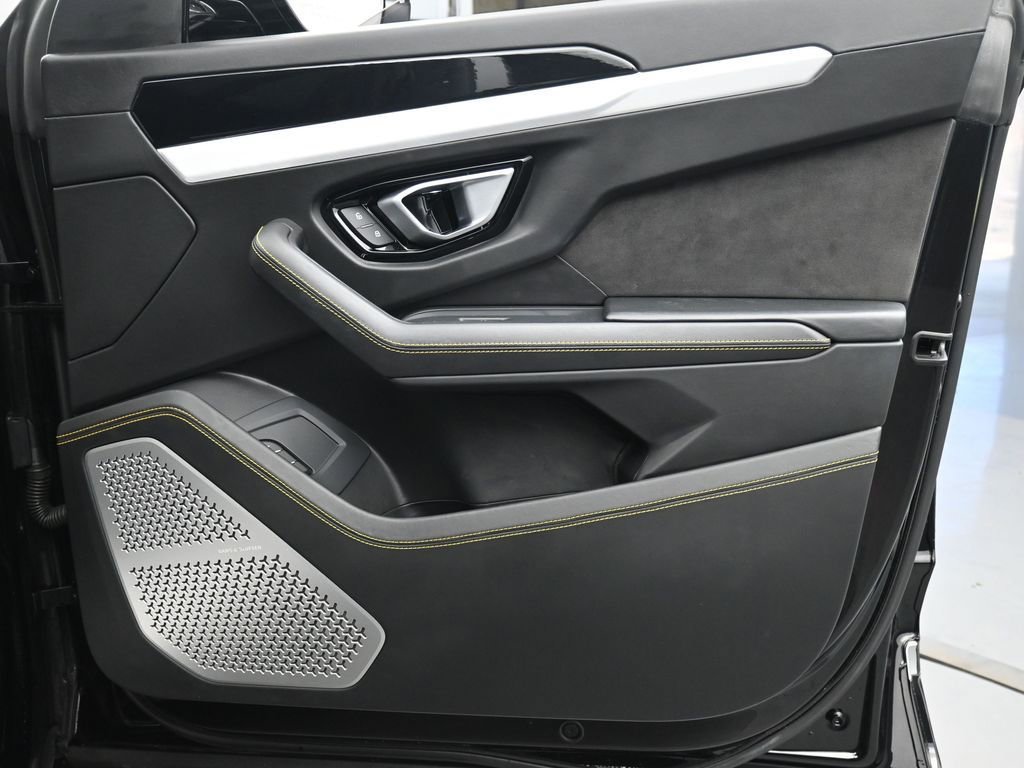Used 2019 Lamborghini Urus image 28