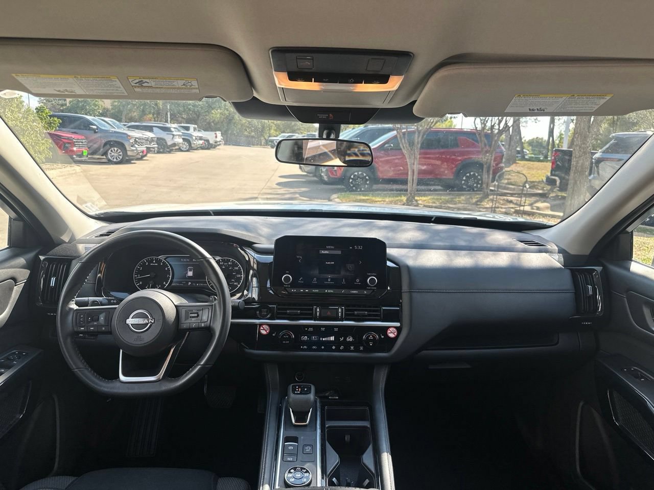 Used 2025 Nissan Pathfinder SV AWD/4WD image 12