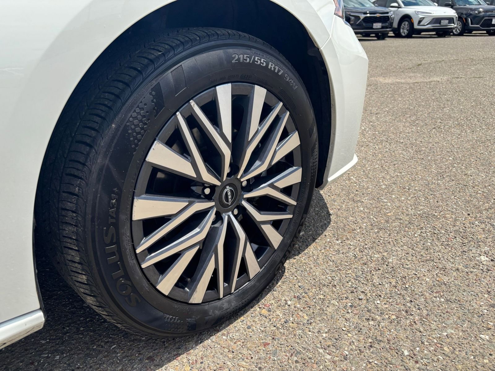 Used 2025 Nissan Altima 2.5 SV FWD image 31