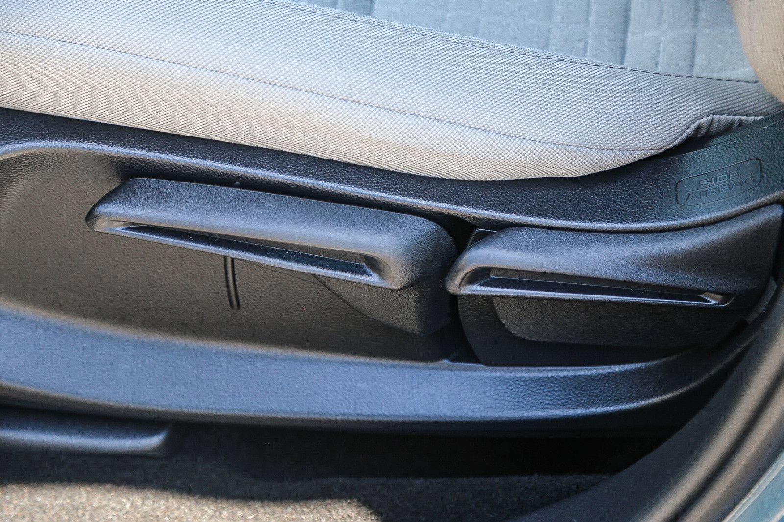Used 2025 Honda HR-V LX image 19