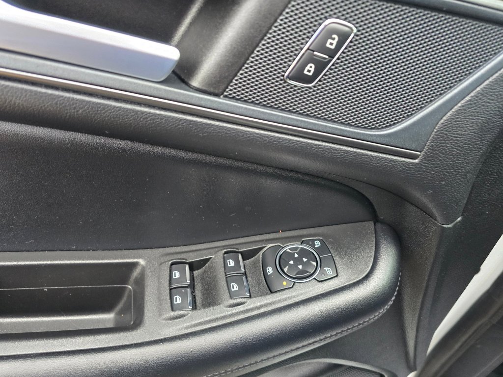 Used 2024 Ford Edge SE w/ Black Appearance Package image 23