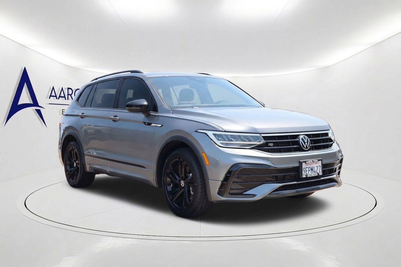 Used 2023 Volkswagen Tiguan SE R-Line FWD image 3