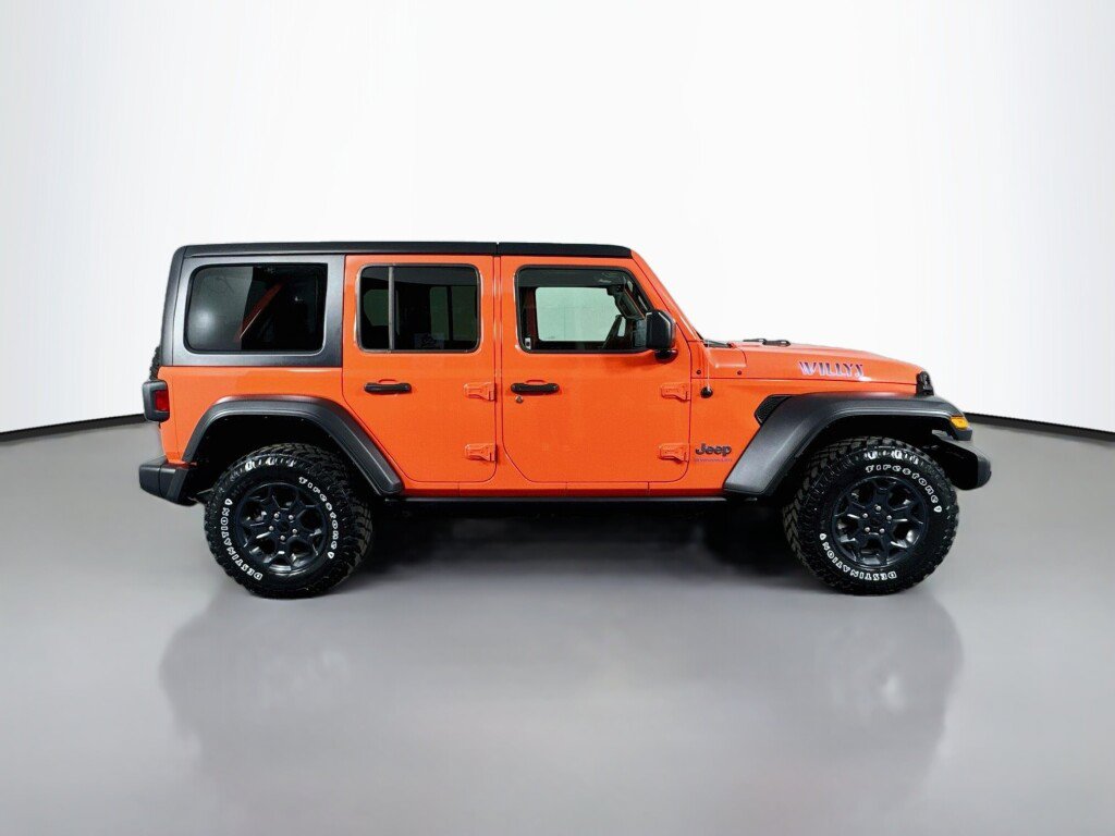 Used 2023 Jeep Wrangler Unlimited w/ Cold Weather Group AWD/4WD image 6