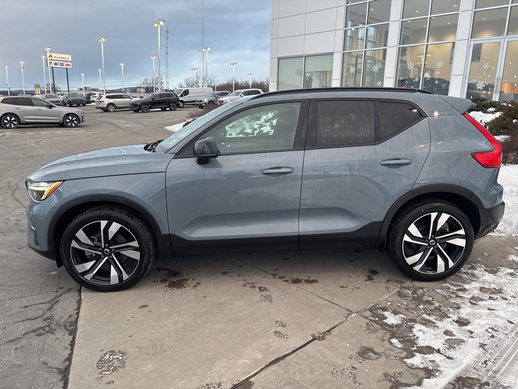 Certified 2023 Volvo XC40 B5 Plus w/ Protection Package Premier image 9