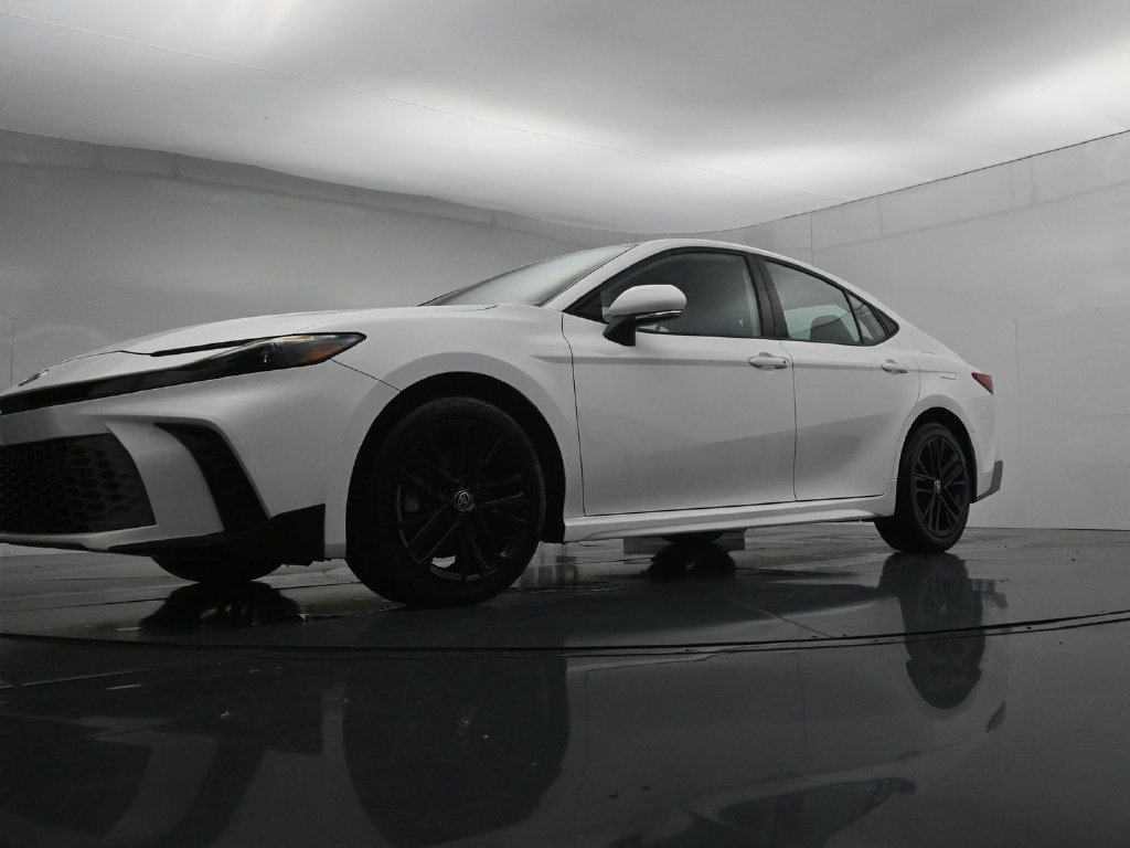 Used 2025 Toyota Camry SE AWD/4WD image 34