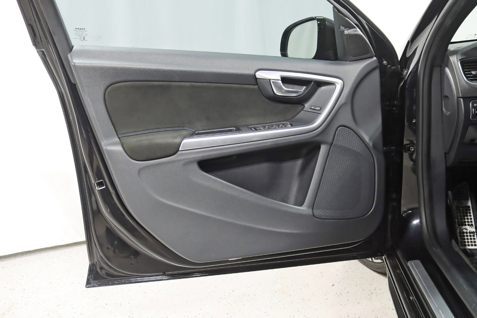 Used 2018 Volvo V60 T6 Polestar image 36