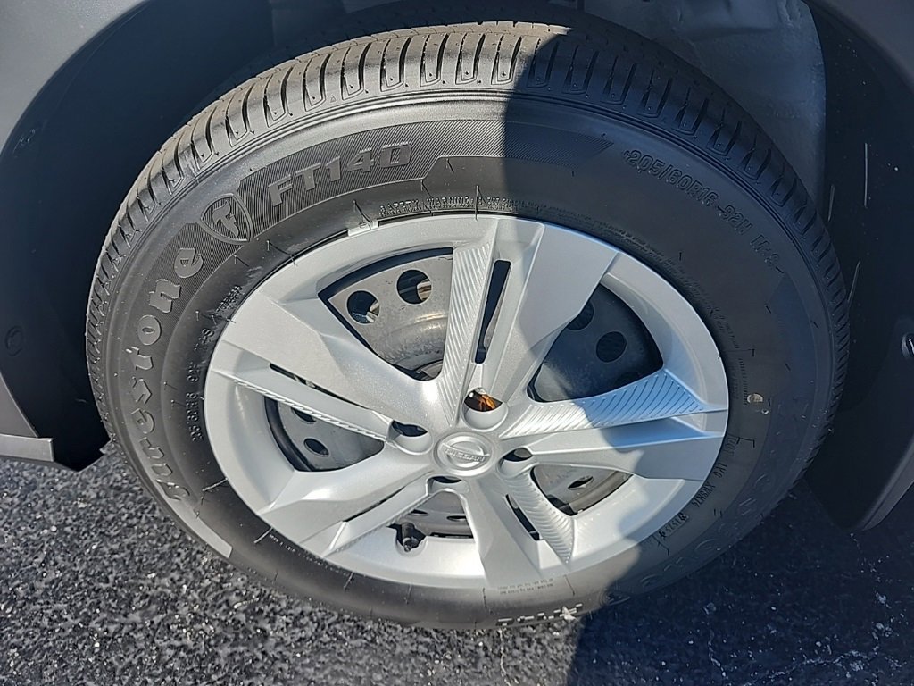 Used 2025 Nissan Kicks Play S image 9