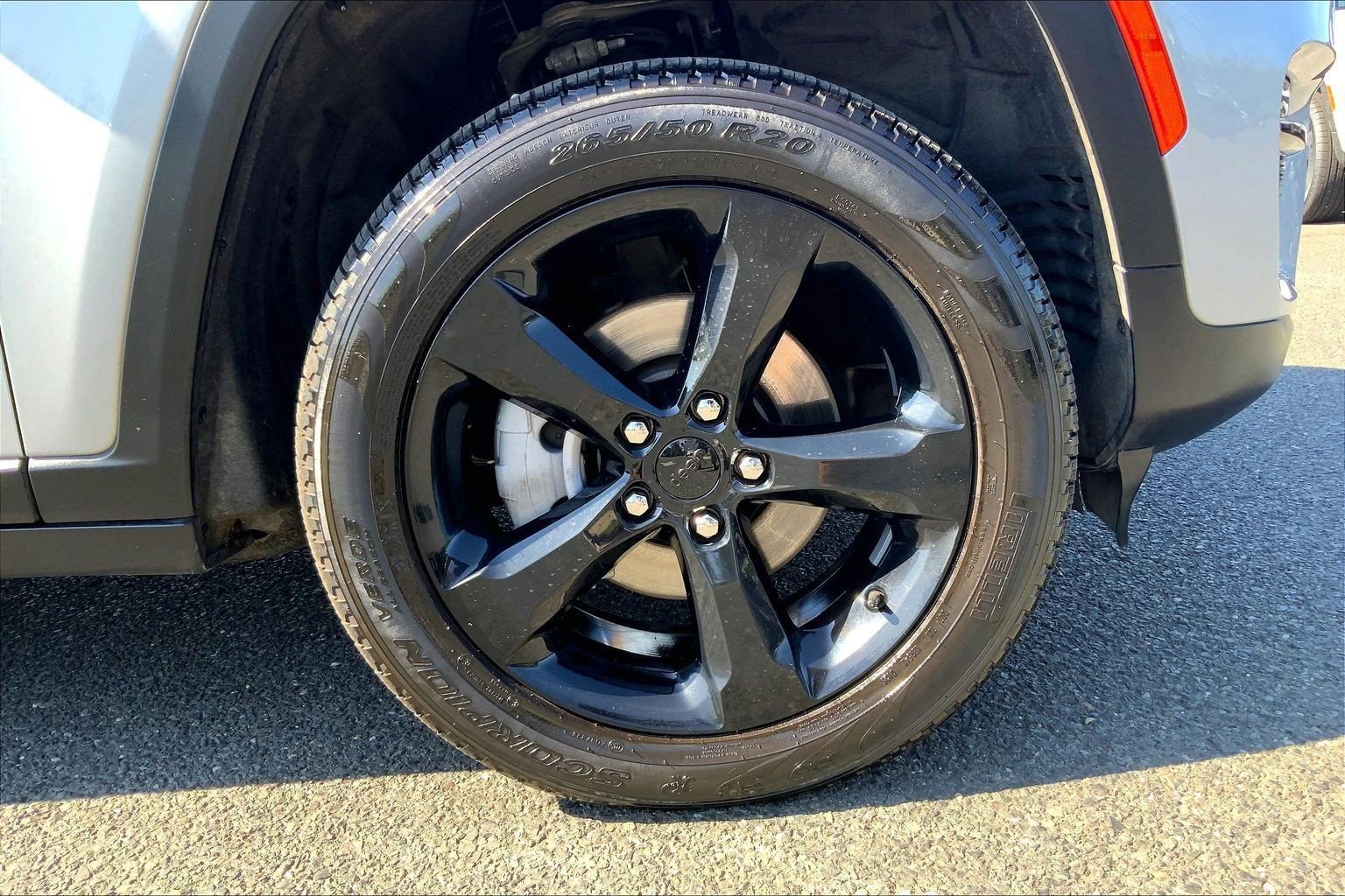 Certified 2025 Jeep Grand Cherokee Limited w/ Black Appearance Package AWD/4WD image 10