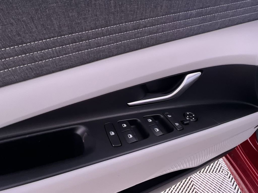 New 2025 Hyundai Elantra Limited image 14